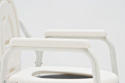 Кресло-коляска с санитарным оснащением для инвалидов "Armed" FS691S