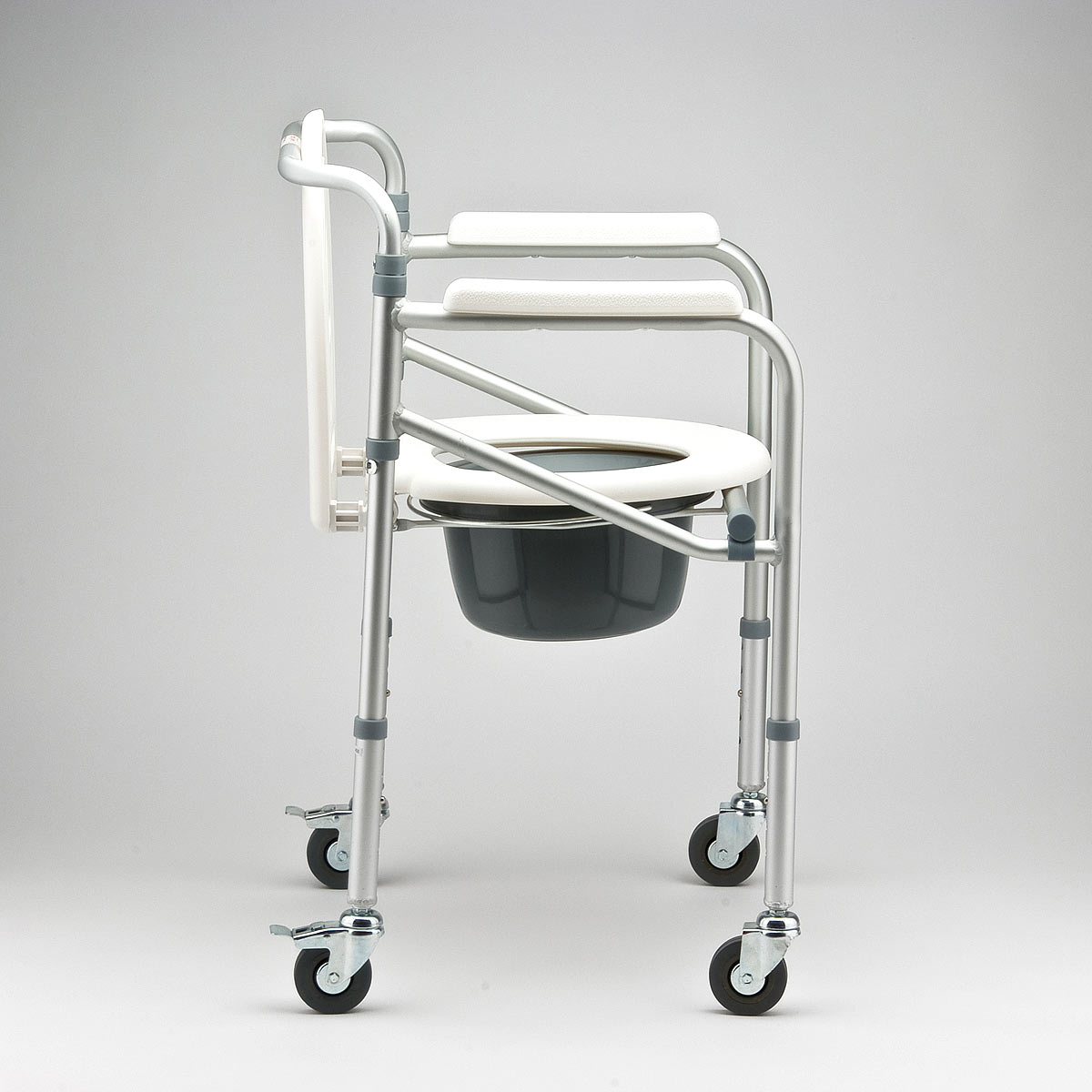 Кресло-коляска с санитарным оснащением для инвалидов Armed fs696